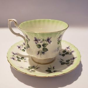 royal albert Accents - Royal Albert Green Purple flowers Tea cup saucer royal albert Accents - Royal Albert Green Purple flowers Tea cup saucer